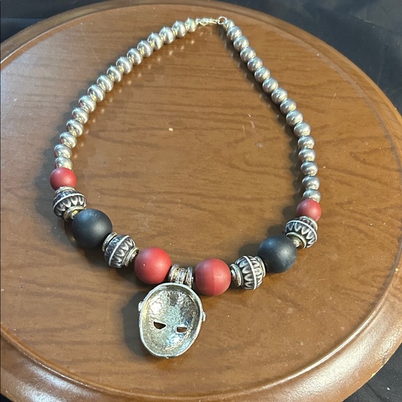 Elegant Red and Black Beaded Necklace Set! - Picture 8 of 16